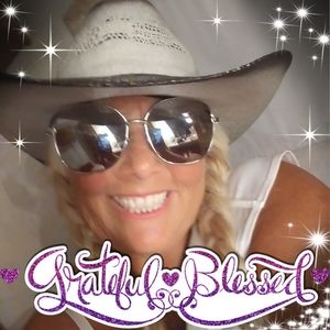 Meet your Posher, Ana sophia smith